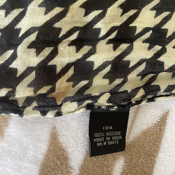 Women’s Black/Cream Scarf - Picture 4 of 4